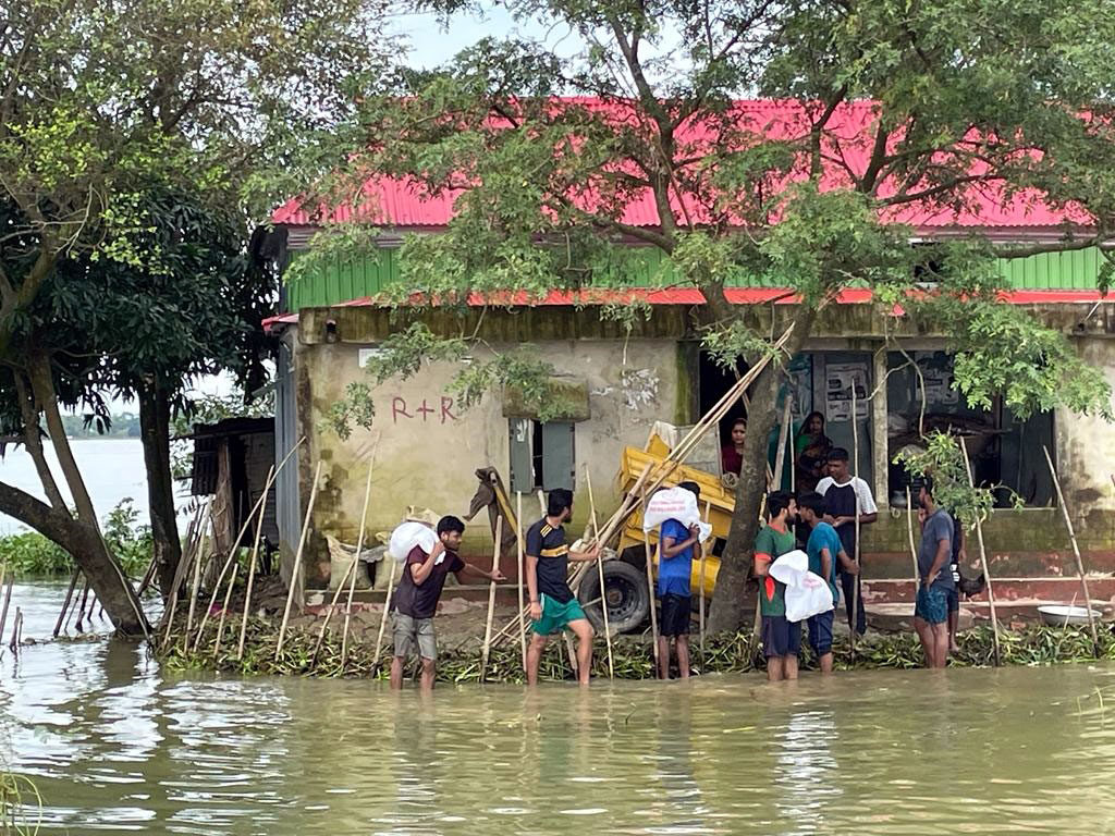 Relife-distribution-Doctors & Students-Image10-northeast medical college & Hospital